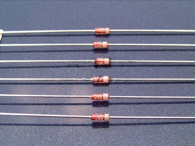 ZD 3V3 0.5W Zenerova dioda 3,3V BZX55C3V3