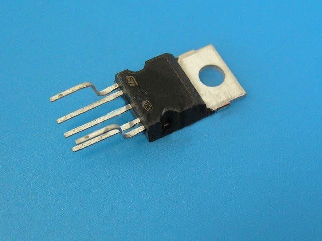 VIPer100A Výkonový obvod impulzního zdroje