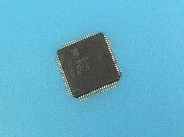 TEA6842H Integrovaný obvod pro autorádia