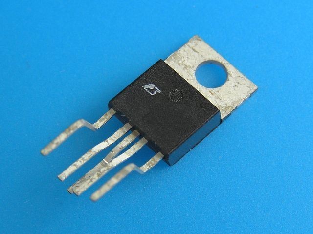 TOP234Y - Výkonový obvod impulsního zdroje