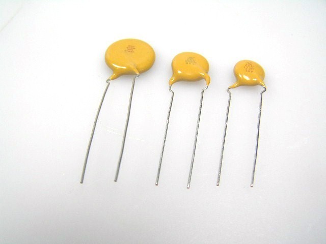 Keramický kondenzátor 4.7nF 3000V THT