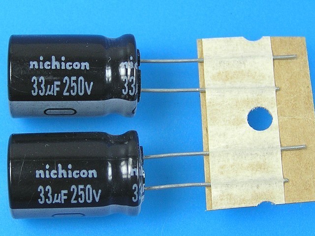 33uF/250V Nichicon VR Elektrolytický Kondenzátor