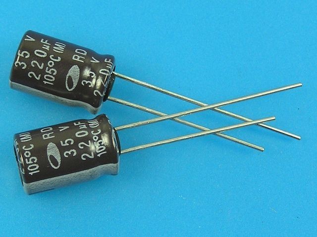 Kondenzátor elektrolytický 220uF/35V 105°C Samwha RD