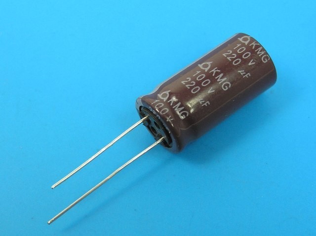 220uF/100V 105°C Elektrolytický Kondenzátor Nippon/Samyoung KMG