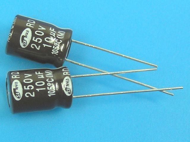 Kondenzátor elektrolytický 10uF/250V 105°C Samwha RD