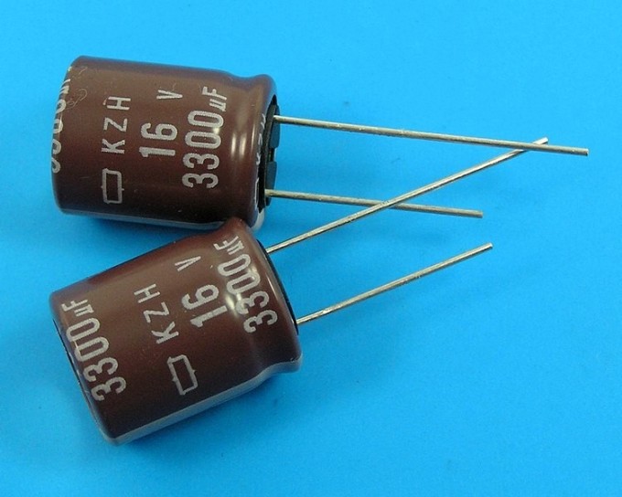 Nippon KZH 3300uF/16V Elektrolytický Kondenzátor - 105°C, Nízká Impedance, Vysoký Proud