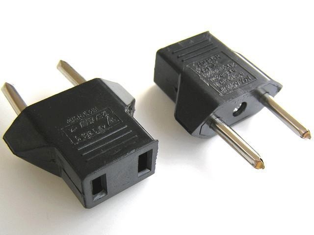 Redukce zásuvky 230V EURO na USA