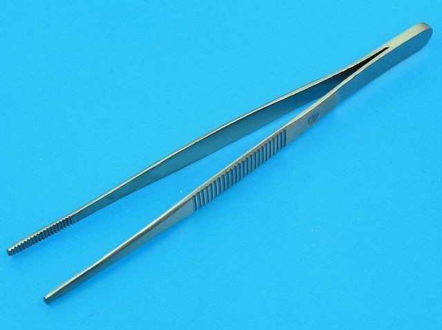 Chirurgická pinzeta 140mm plochá s drážkovaným koncem