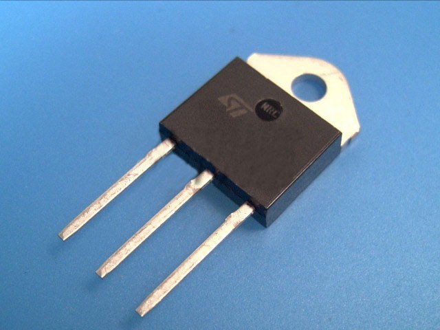 Triak BTA26-700B / BTA26700B - 700V, 25A, TOP3