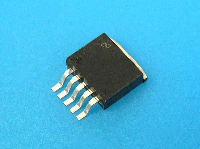 LM2576D2T-5.0V SMD - Výkonový obvod impulzního zdroje 3A