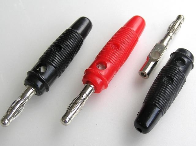 Banánek 10A s příčnou zdířkou - černý BC-025/B