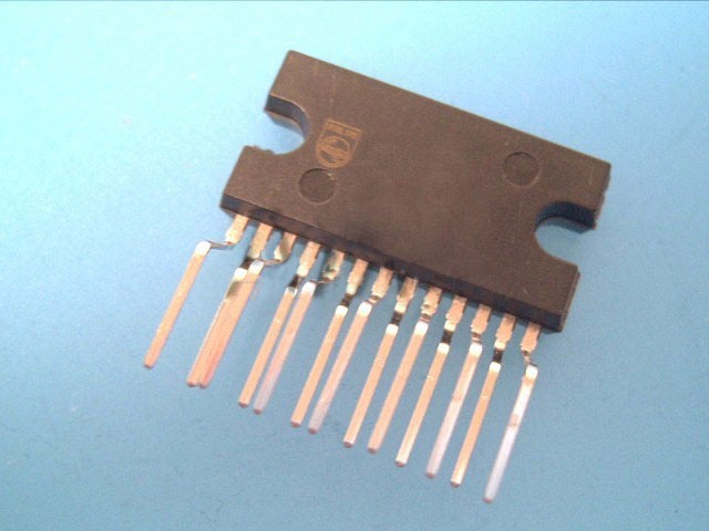 TDA1518Q Integrovaný obvod 18V 4A 2x11W