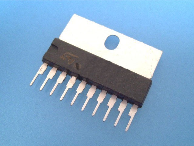 TDA7266L Integrovaný zesilovač 20V 2A 1x5W