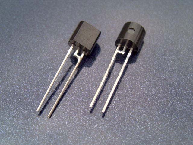 uPC574J - Paralelní stabilizátor 30V