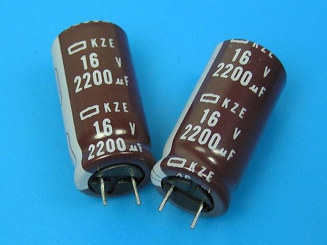Kondenzátor elektrolytický 2200uF/16V Nippon KZE - nízká ESR, dlouhá životnost