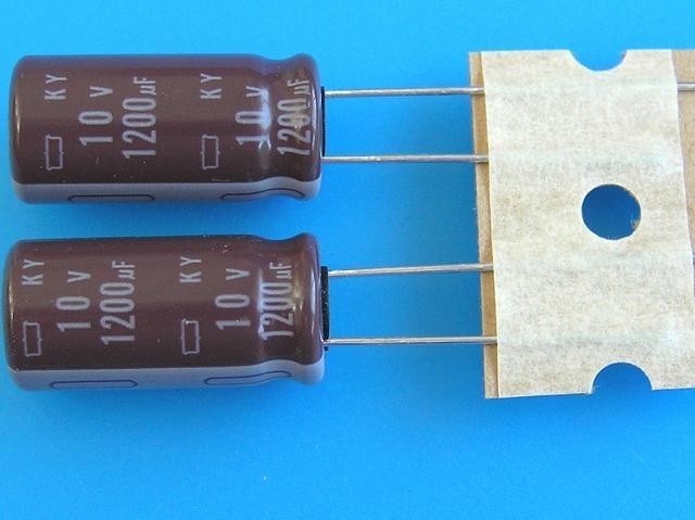 Nippon KY elektrolytický kondenzátor 1200uF/10V - 105°C, nízká impedance