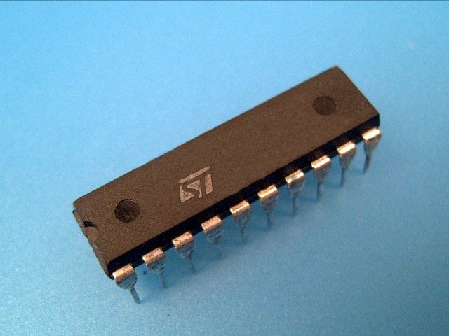 TPA1517NE Integrovaný obvod 22V 2.5A 2x6W