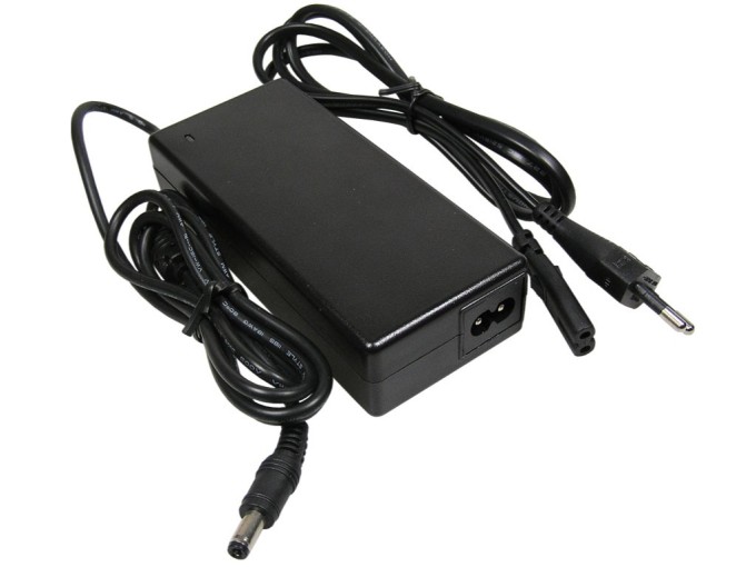 Univerzální napáječ pro notebooky 19V 4,74A 90W