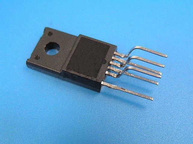 STRW6053S - Výkonový obvod impulzního zdroje