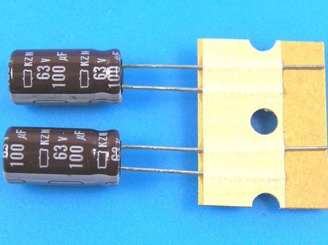 Kondenzátor elektrolytický 100uF/63V Nippon KZN - nízká impedance, dlouhá životnost