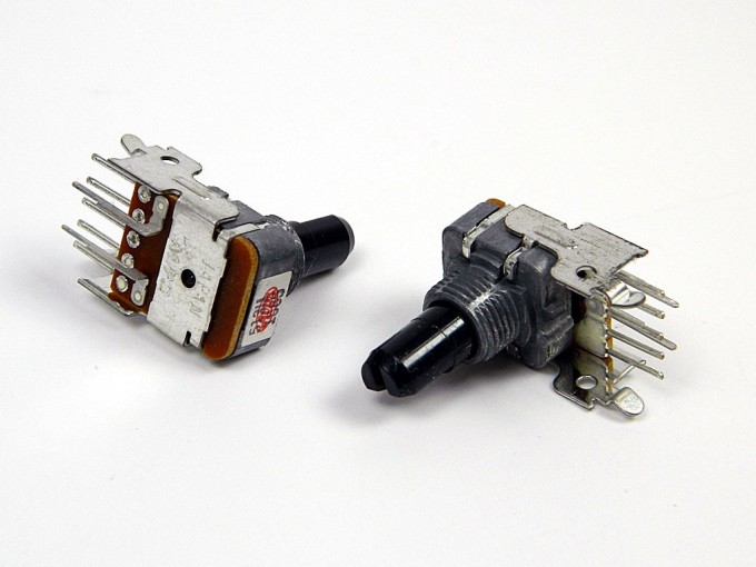 Logaritmický stereo potenciometr 50kΩ s odbočkou na střed