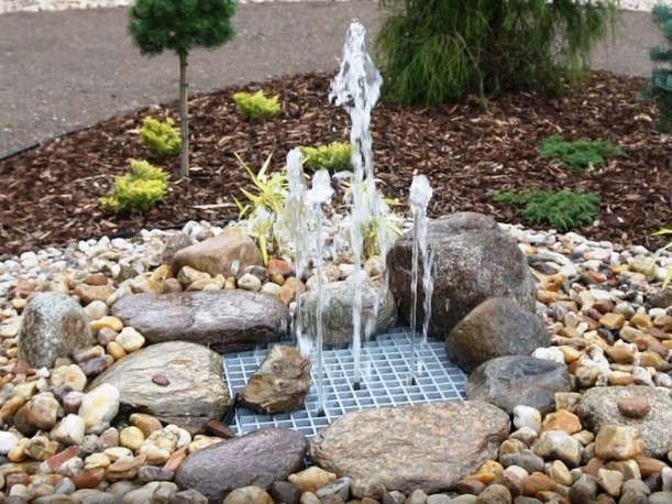 Kompletní zahradní fontána s čerpadlem a LED osvětlením