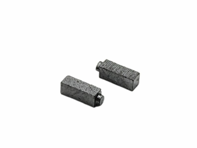 Uhlíky JUKI 2 ks pro elektromotory šicích strojů, 3,9 x 4,3 x 12 mm
