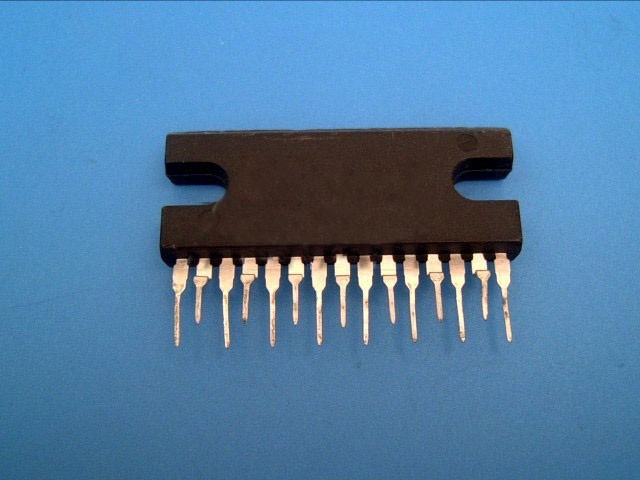 Integrovaný obvod uPC2581V s rozkmitovým stupněm ±50V