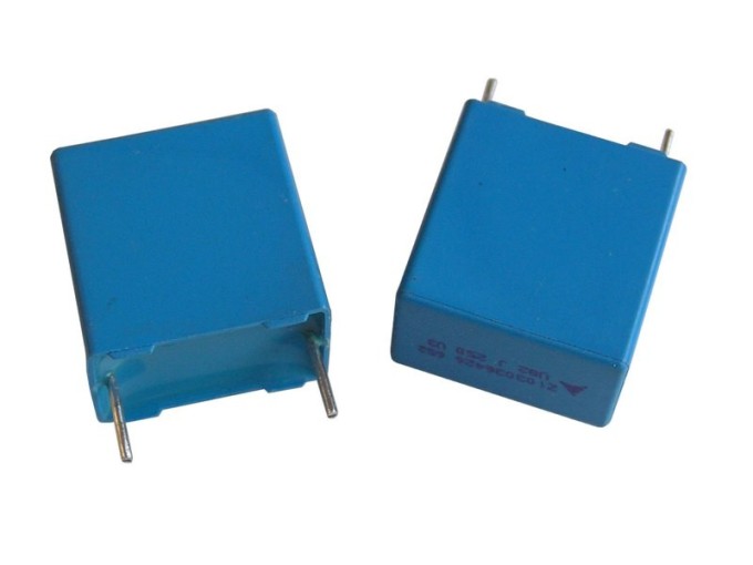 Fóliový kondenzátor 0.82uF / 250V ±10% Polypropylen RM 15mm