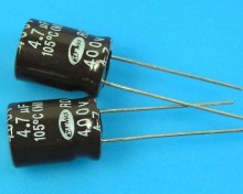 Kondenzátor elektrolytický 4,7uF/400V 105°C Samwha RD