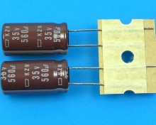 560uF/35V - 105°C Nippon KZM Elektrolytický Kondenzátor