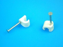 Spona zatloukací na kabel 3-5 mm OKC 416W FUBA, 100 ks